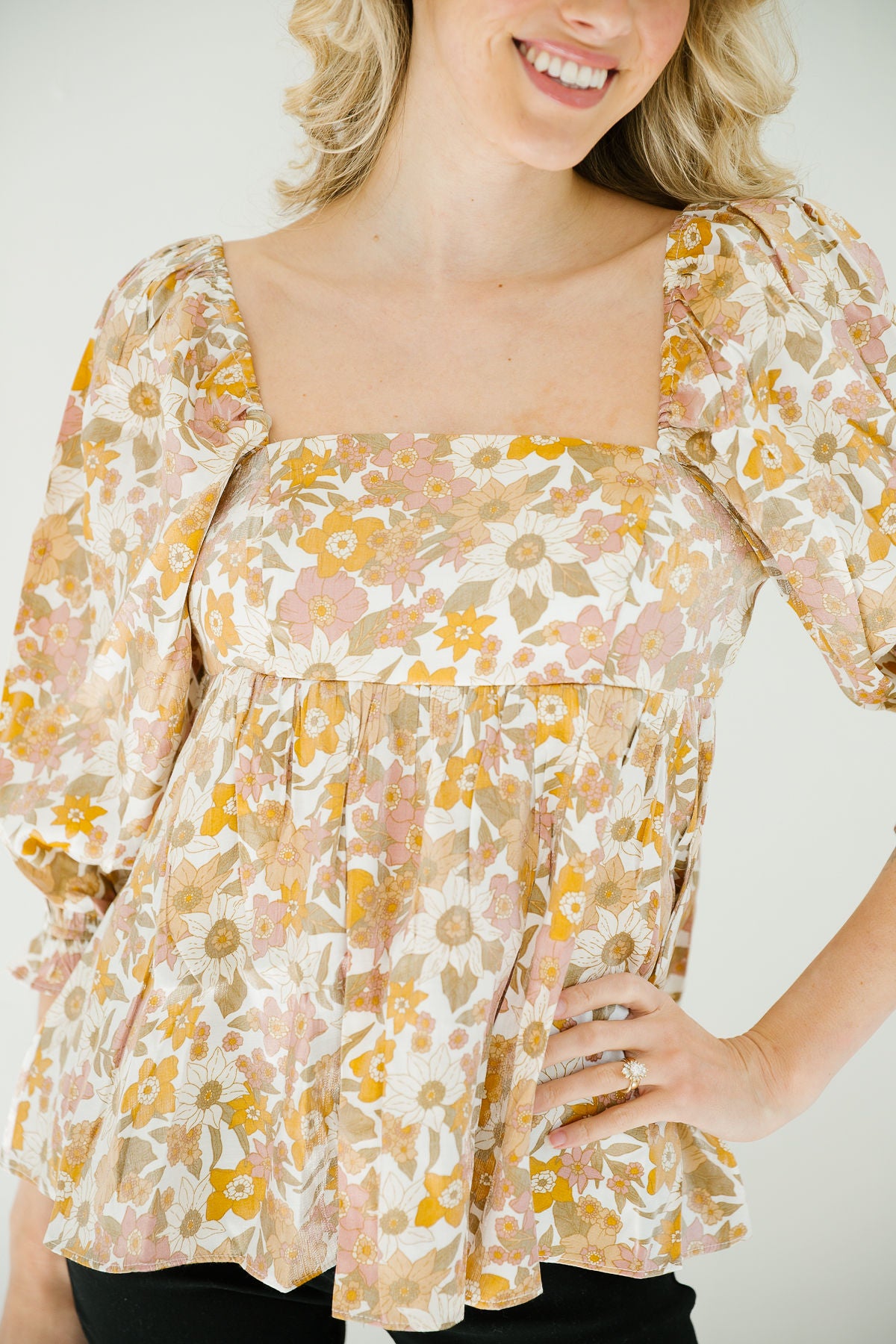 *BEIGE FLORAL TOP - SMALL TOP Judith March