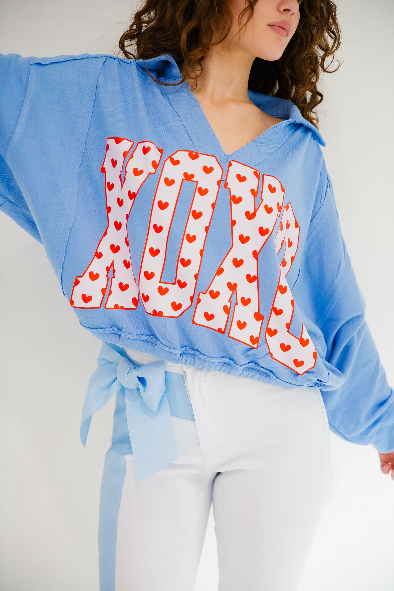 XOXO BLUE CROPPED PULLOVER PULLOVER Judith March