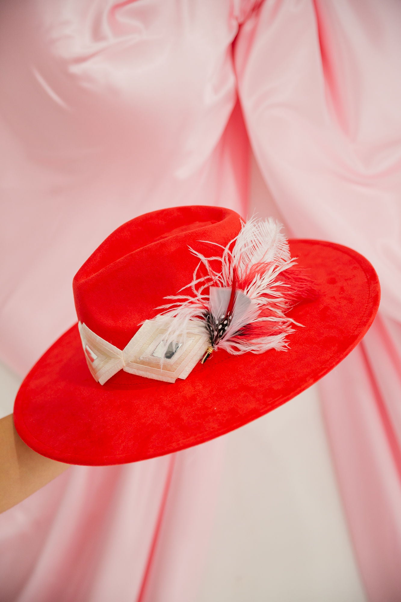 THE SCARLET RANCHER HAT RANCHER HAT Judith March   