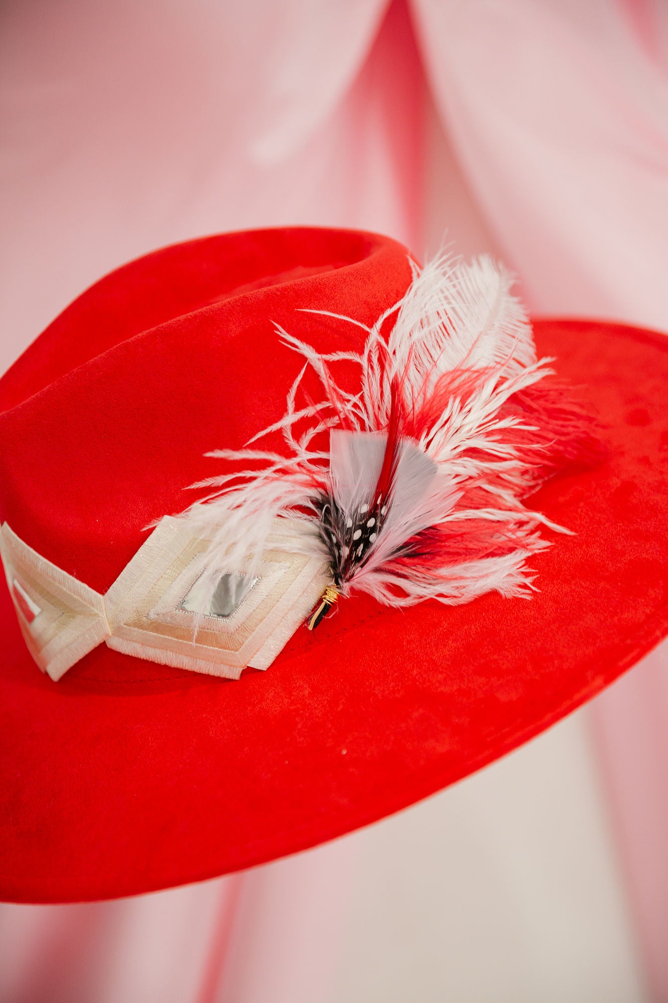 THE SCARLET RANCHER HAT RANCHER HAT Judith March   