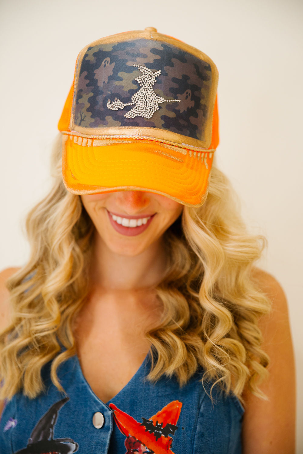 CAMO WITCH SPARKLE ORANGE TRUCKER HAT TRUCKER HAT Judith March