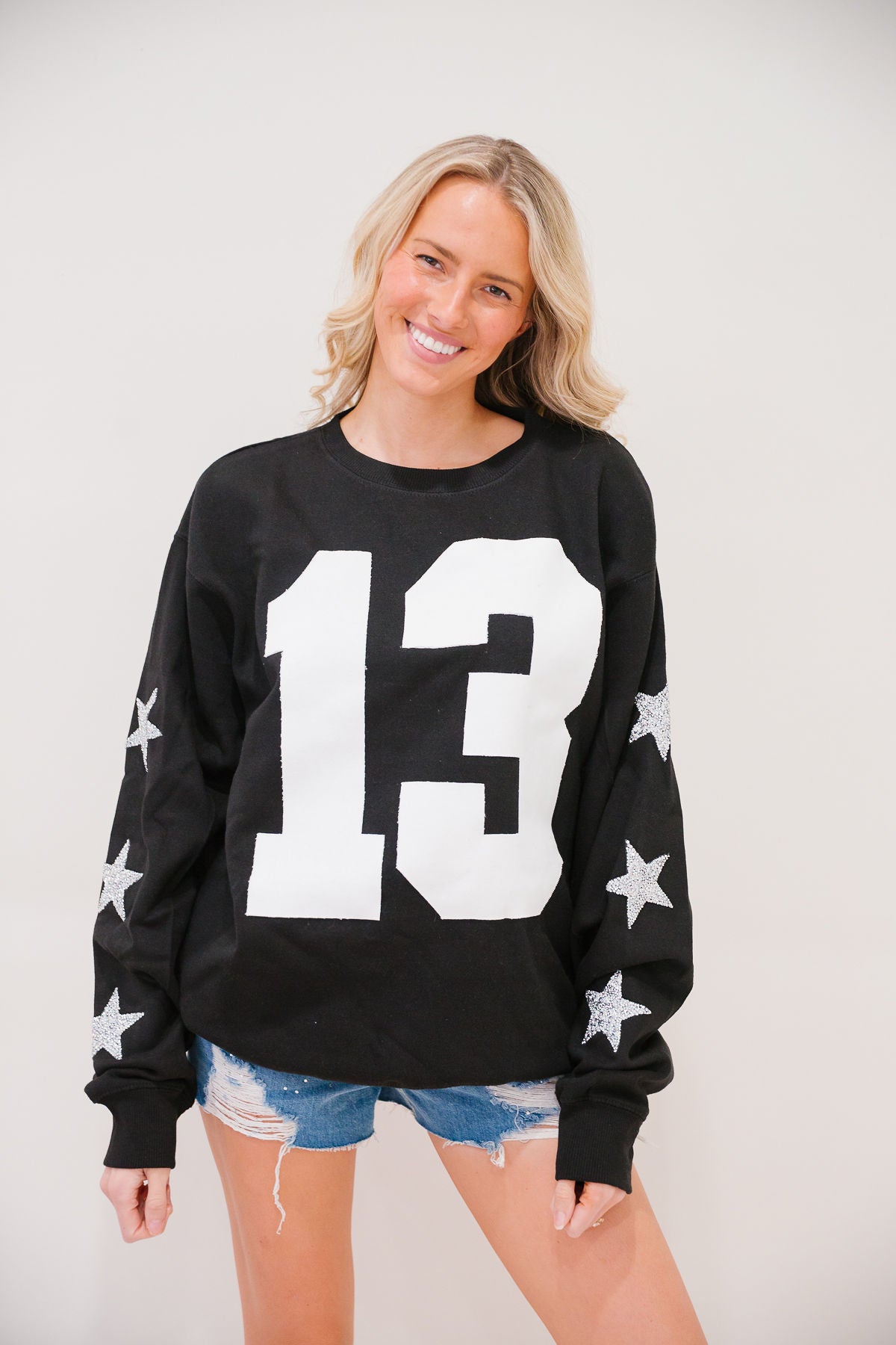 *WHITE #13 BLACK PULLOVER - MEDIUM PULLOVER Judith March