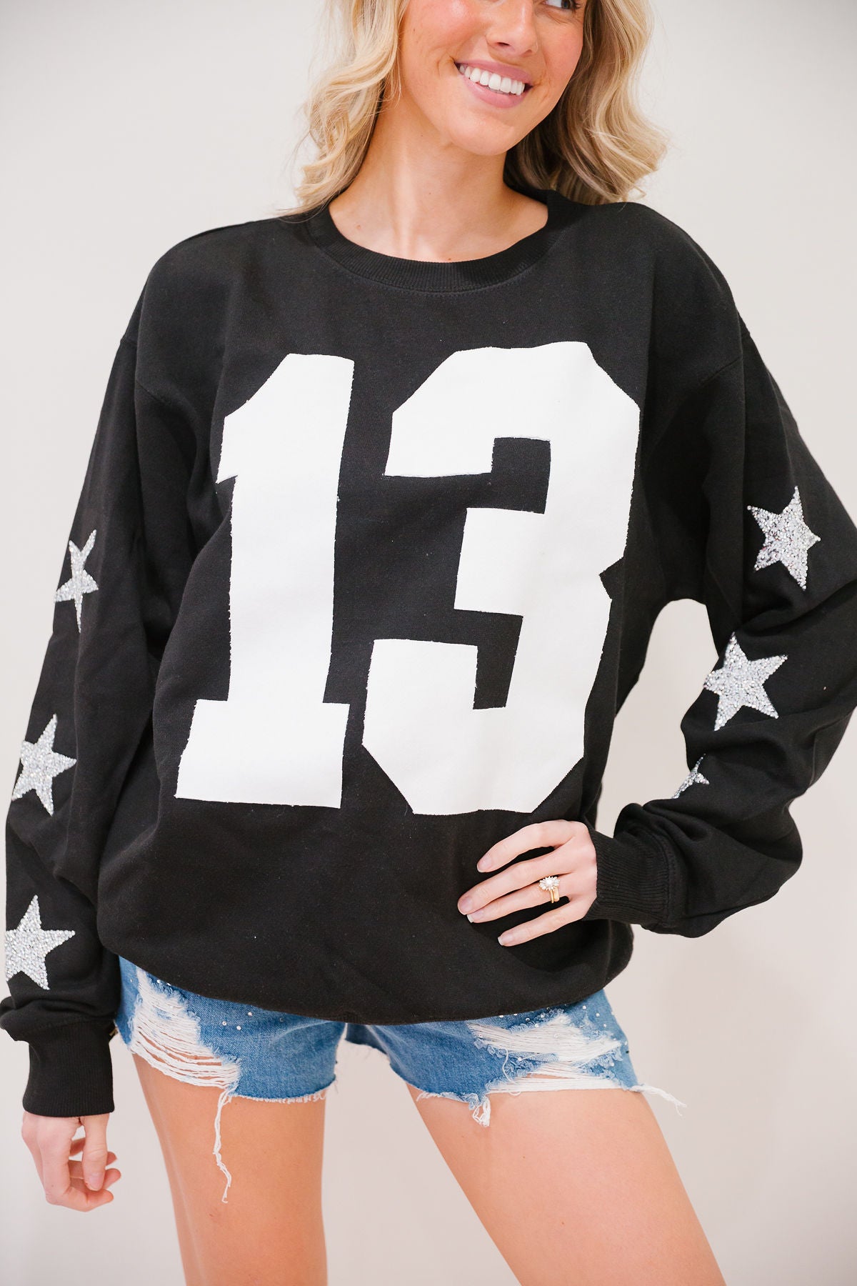 *WHITE #13 BLACK PULLOVER - MEDIUM PULLOVER Judith March