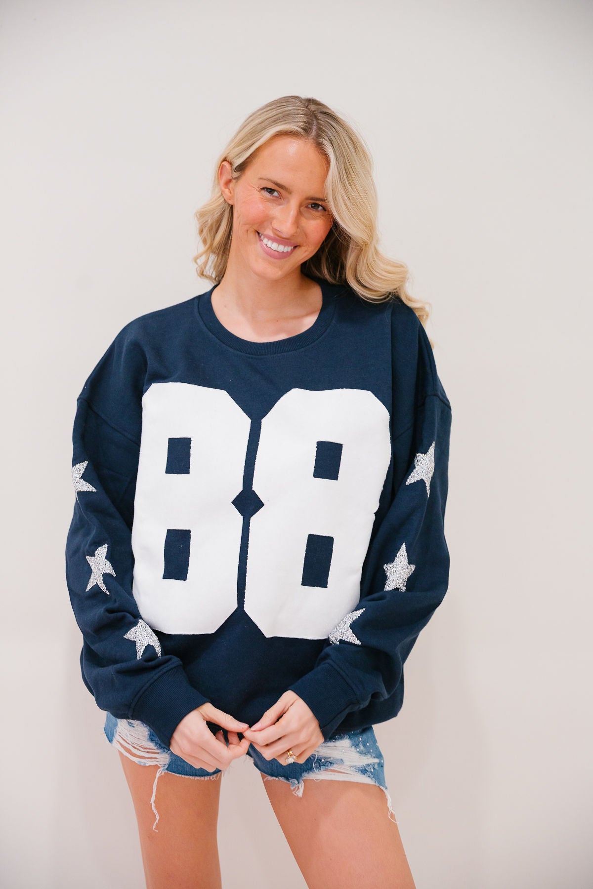 *WHITE #88 NAVY PULLOVER - M/L PULLOVER Judith March