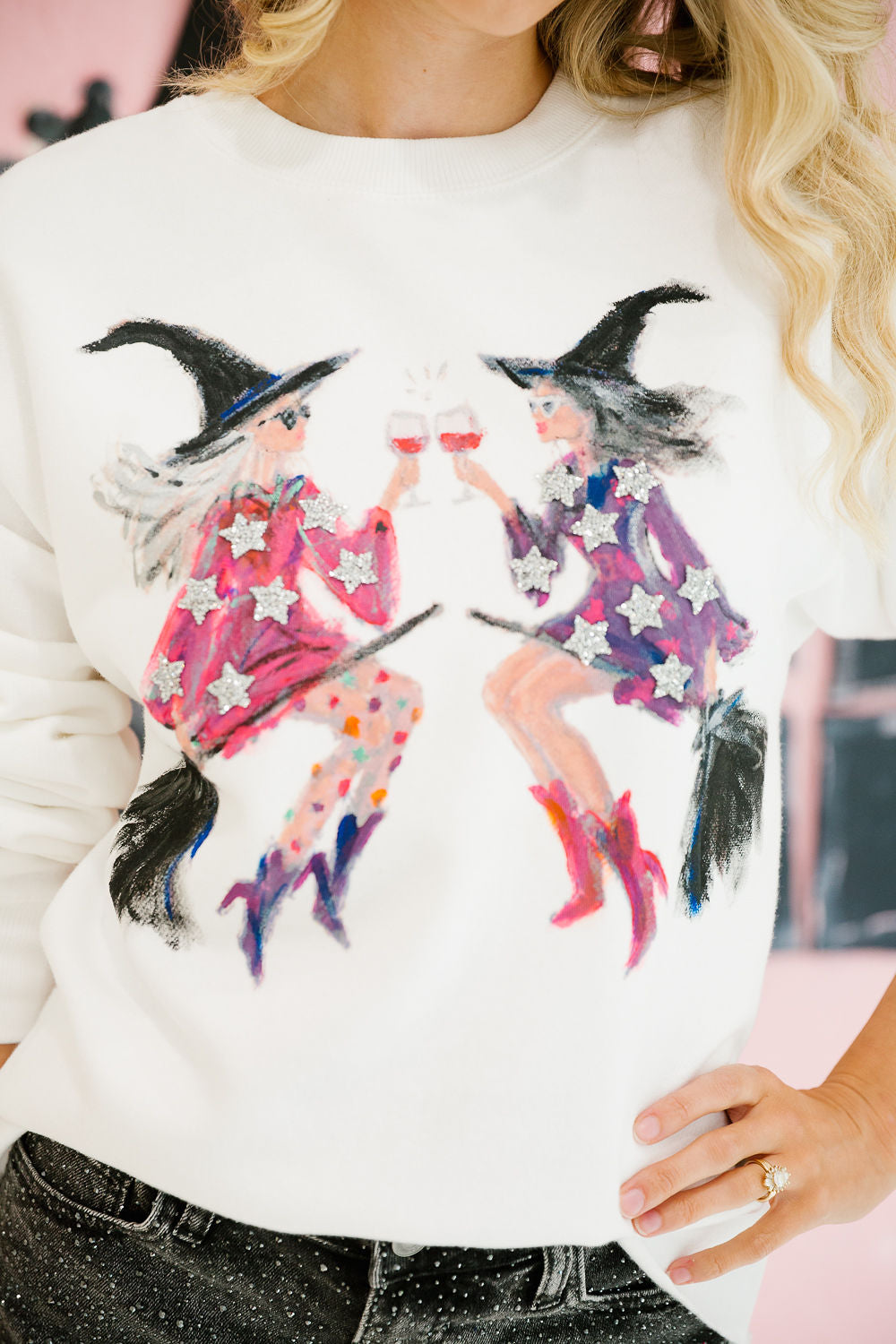 BREWS & BROOMS WHITE PULLOVER PULLOVER Judith March