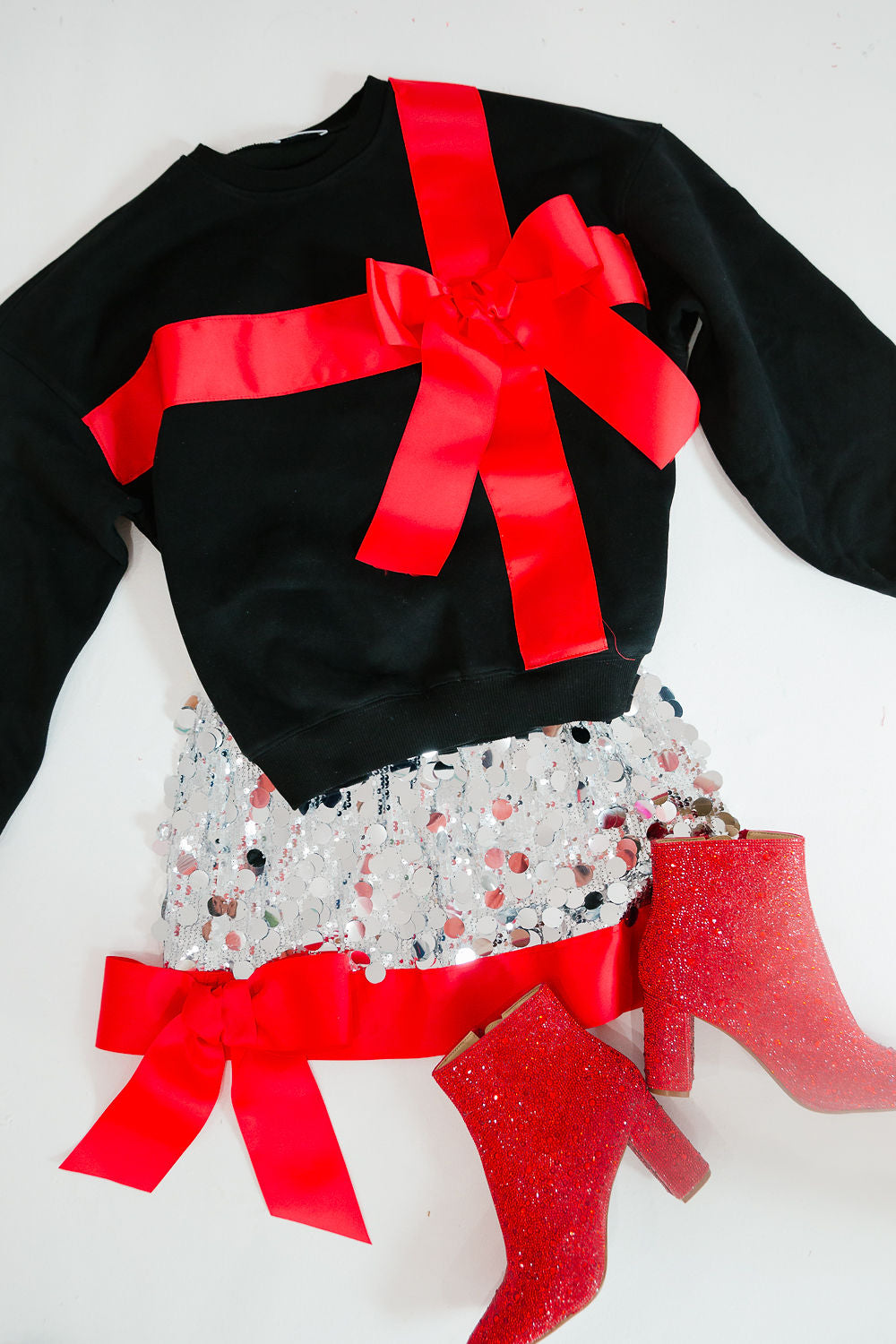 HOLIDAY SEASON BLACK PULLOVER PULLOVER Judith March   