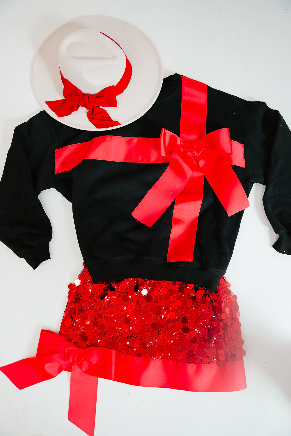 HOLIDAY SEASON BLACK PULLOVER PULLOVER Judith March   