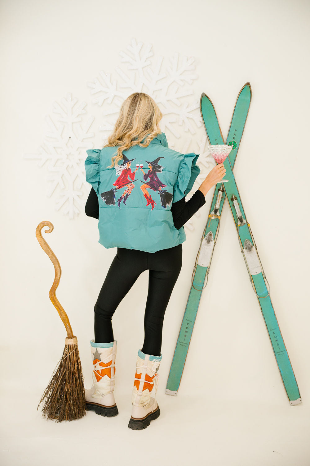 BREWS & BROOM TEAL VEST PULLOVER Judith March