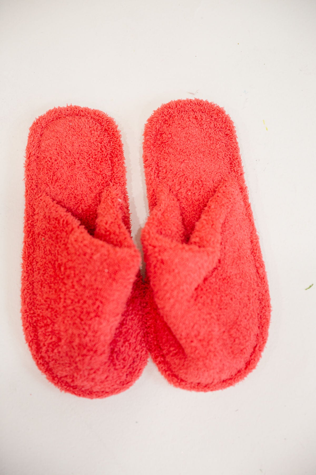 *RED CLOSED TOE SLIPPERS SLIPPERS Judith March