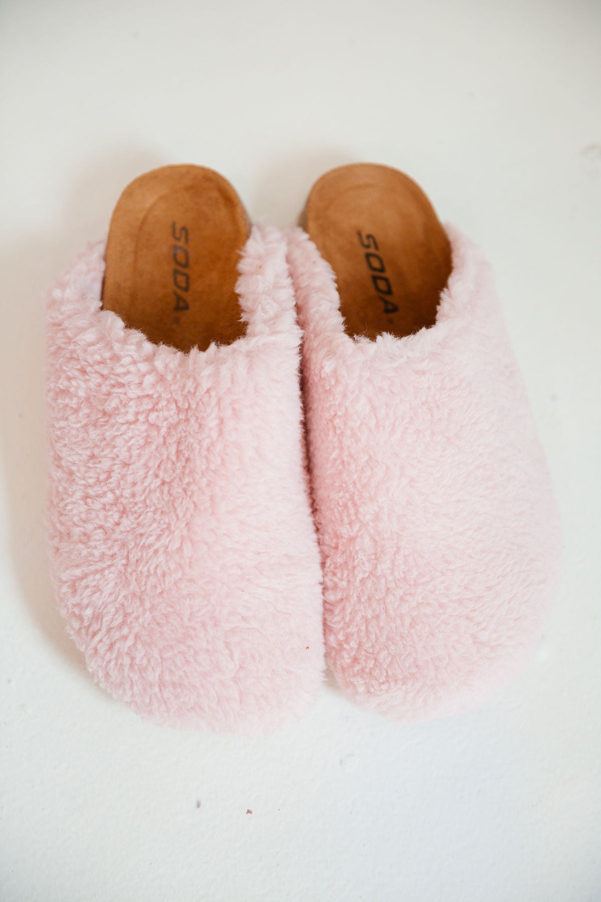 *PINK SHERPA CLOSED TOE SLIPPERS SLIPPERS Judith March