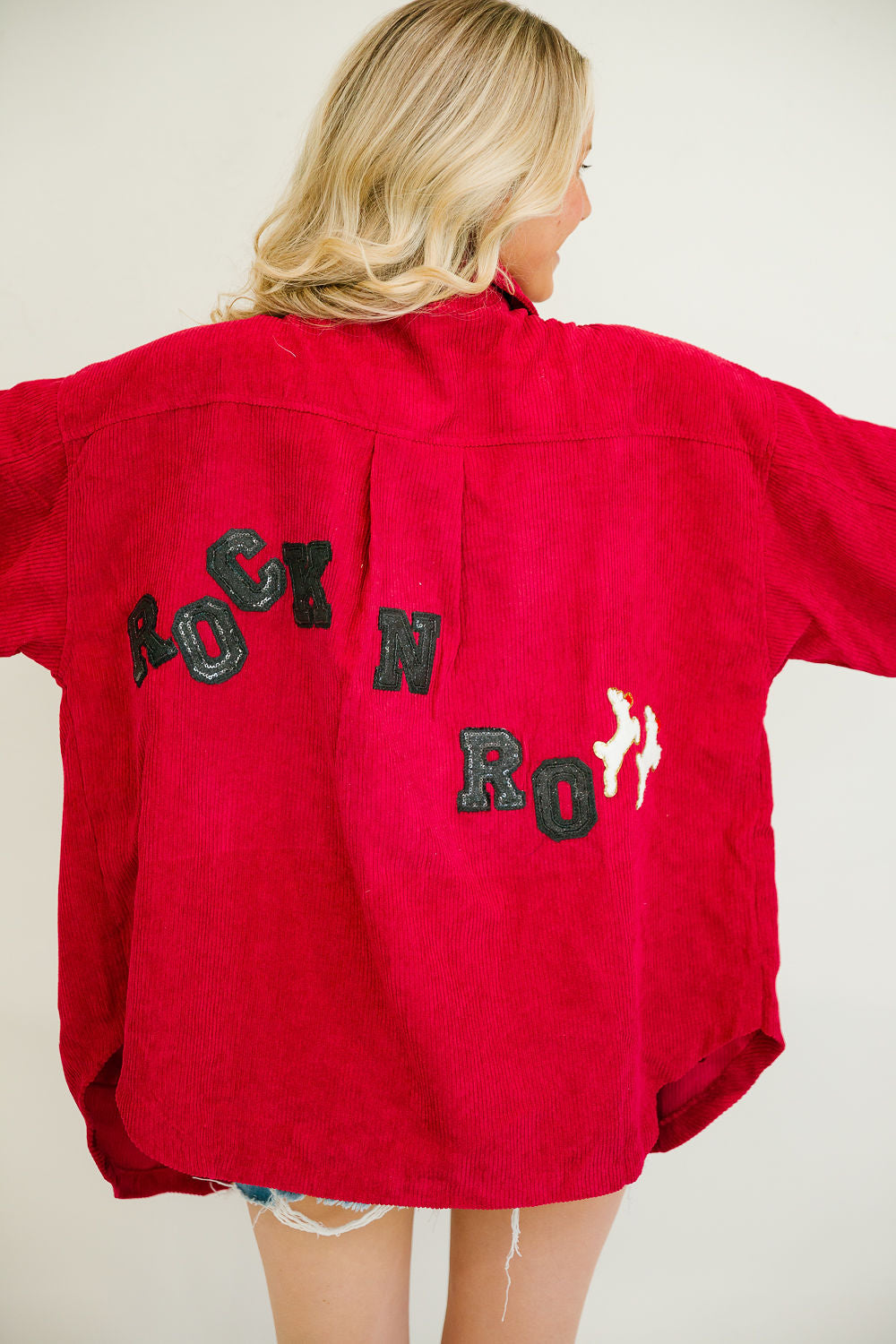*ROCK N ROLL RED BUTTON DOWN - LARGE PULLOVER Judith March