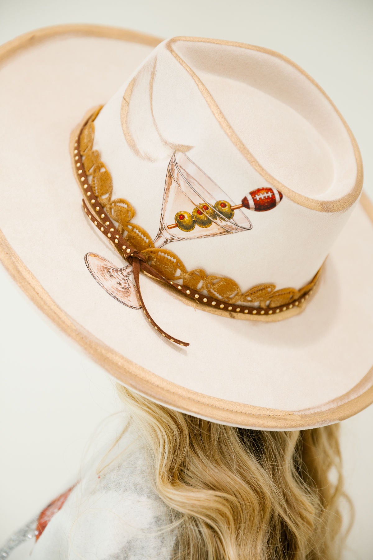 SPORTY MARTINI CREAM RANCHER HAT