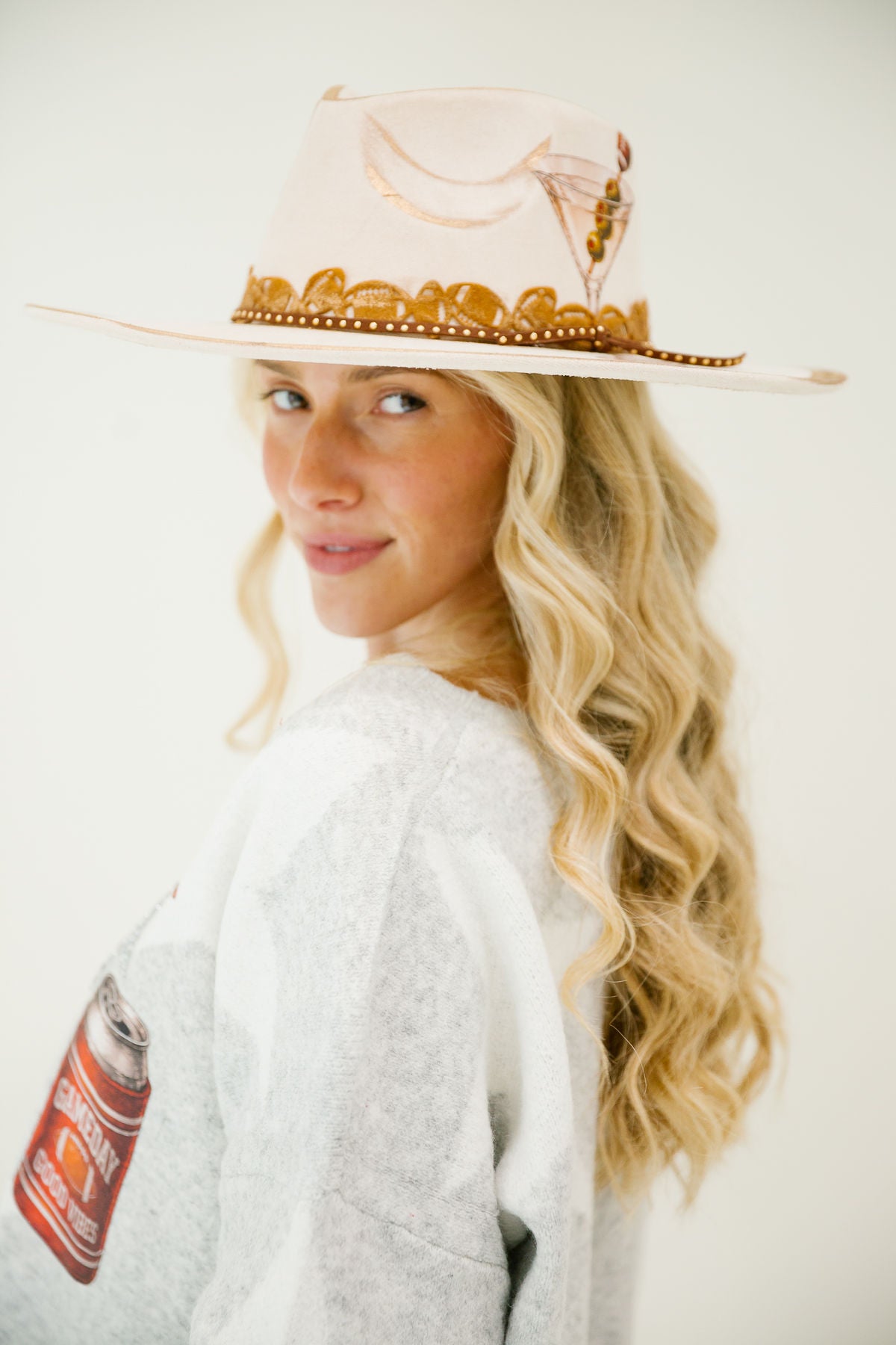 SPORTY MARTINI CREAM RANCHER HAT