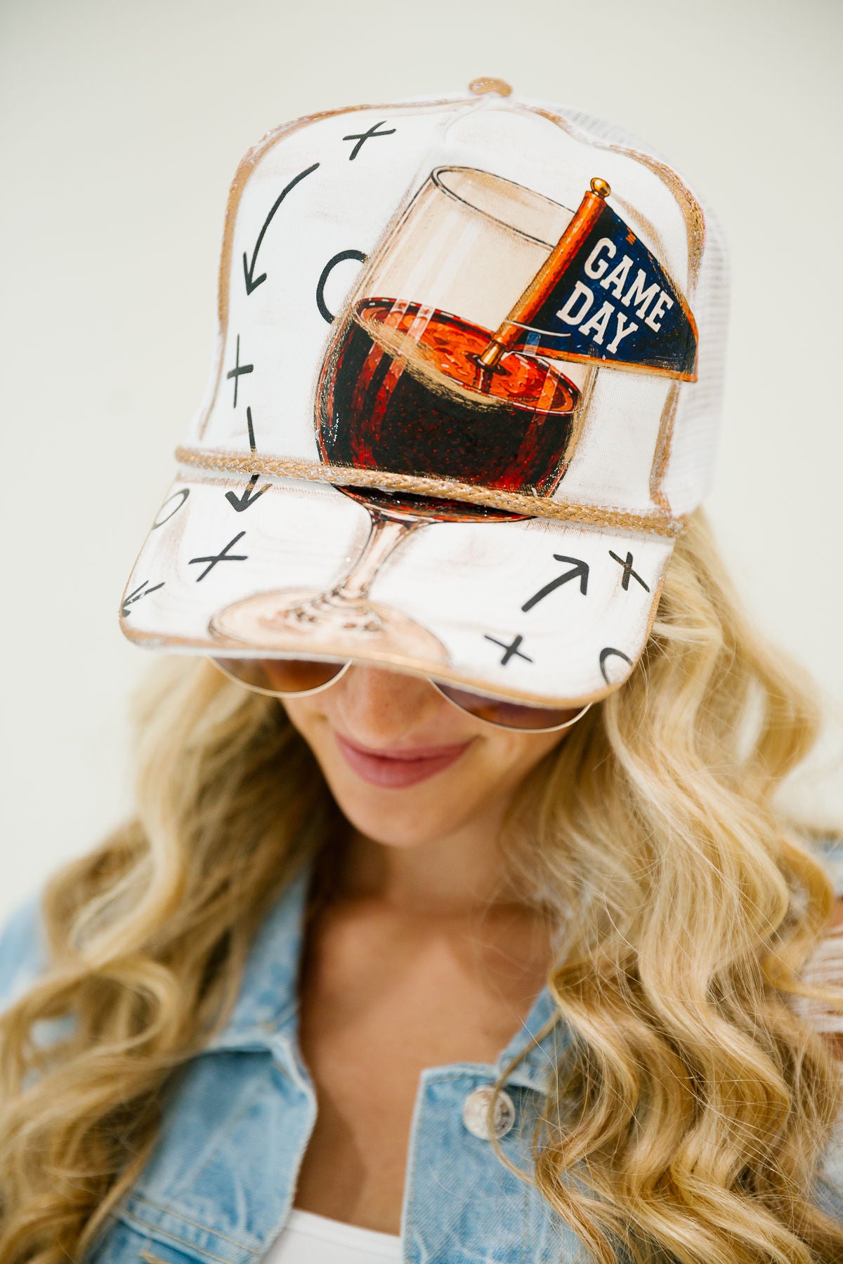 SIP & SCORE WHITE STRUCTURED HAT TRUCKER HAT Judith March