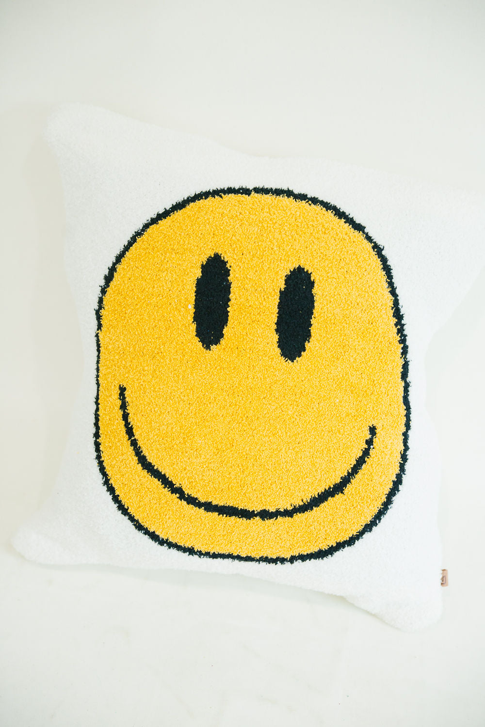 *SMILEY FACE PILLOW COVERS PULLOVER Judith March