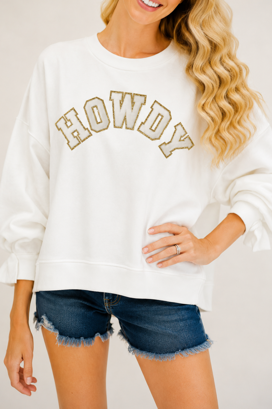 *WHITE HOWDY PULLOVER - SMALL