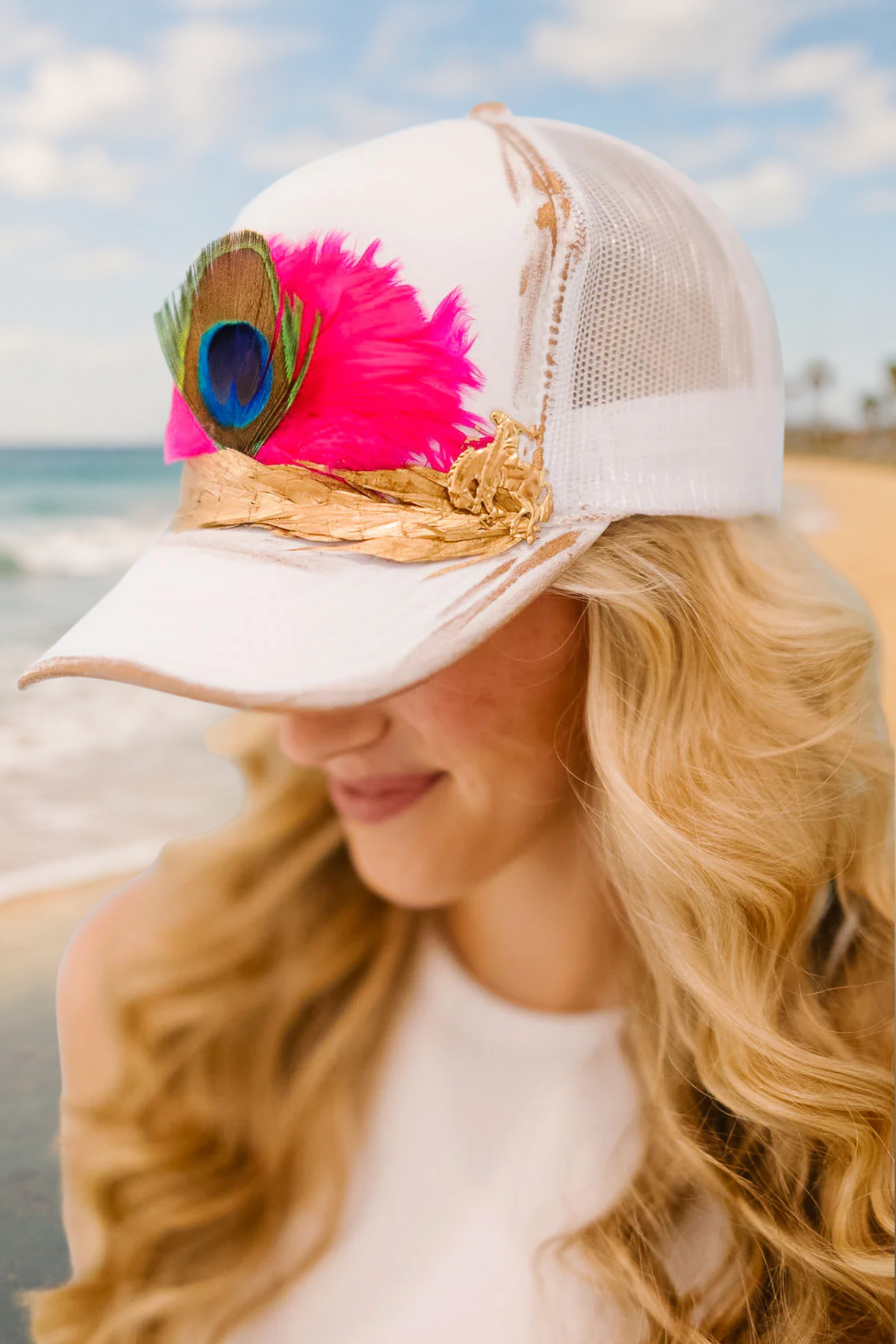 FANCY FEATHERS WHITE TRUCKER HAT HAT Judith March
