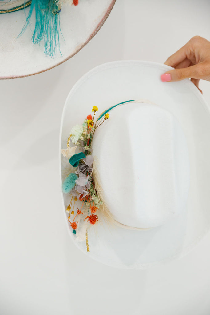 White rancher hat with flowers. 