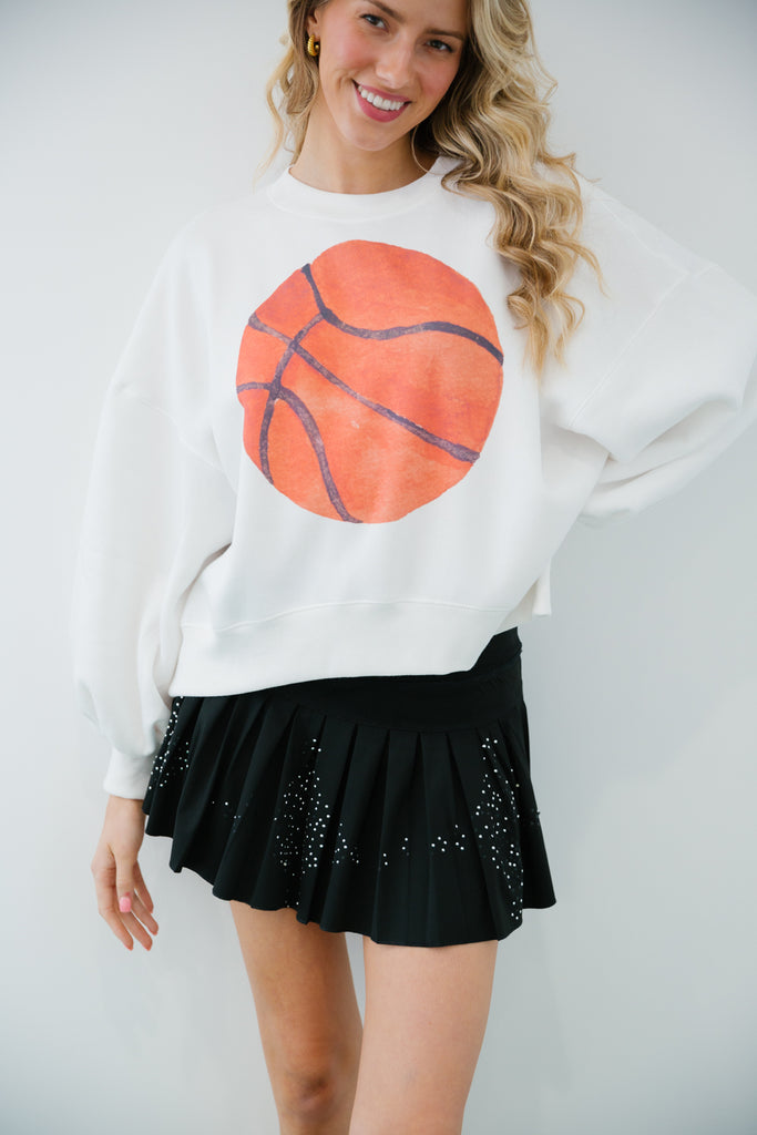 White cropped pullover with basketball print